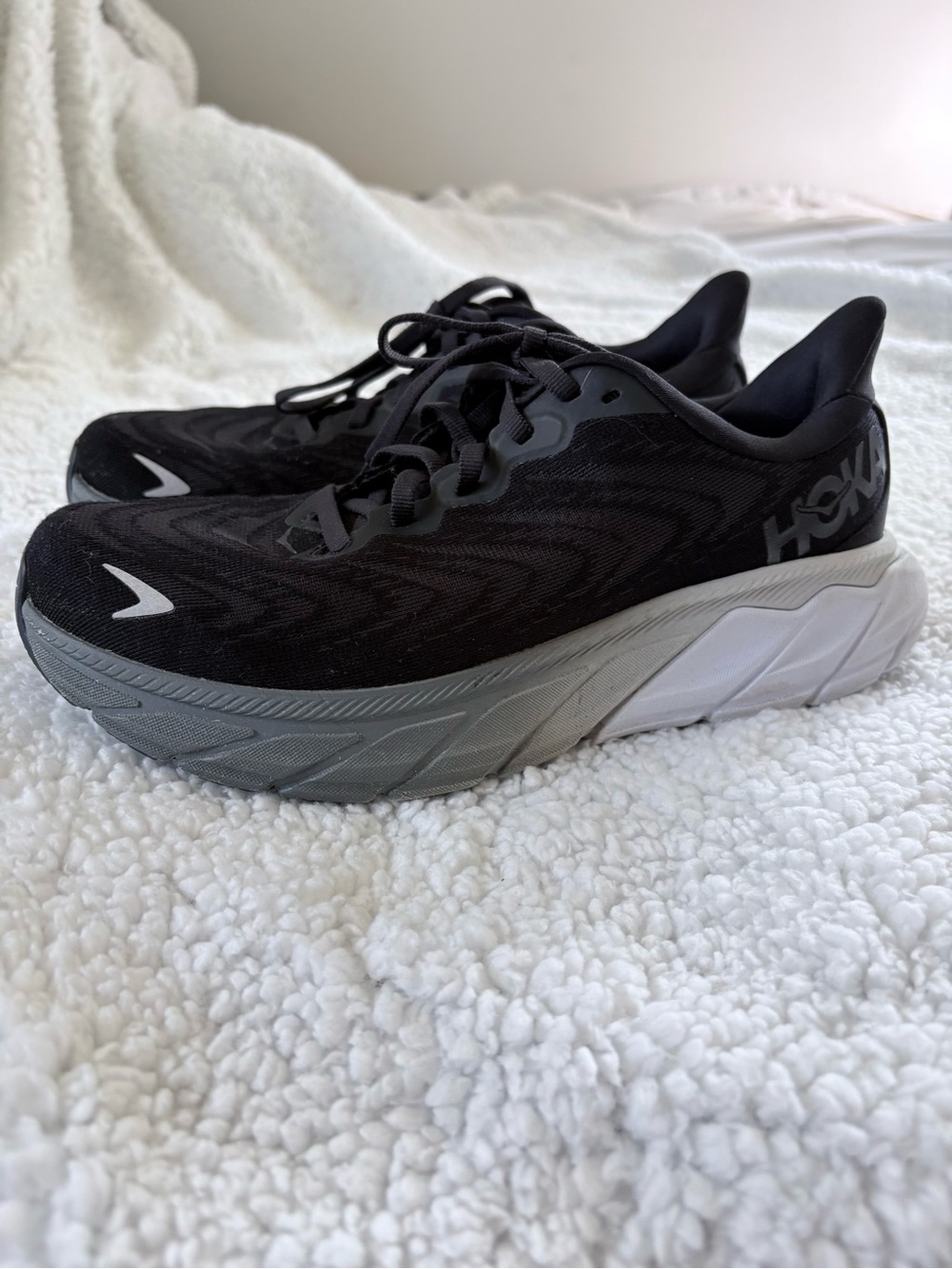 Hoka Black and Dark Gray Arahi 6 Stability Running Shoes 6.5W